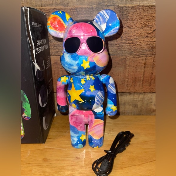 B5+ Wireless Graffiti Bear Bluetooth Speaker - Picture 2 of 6